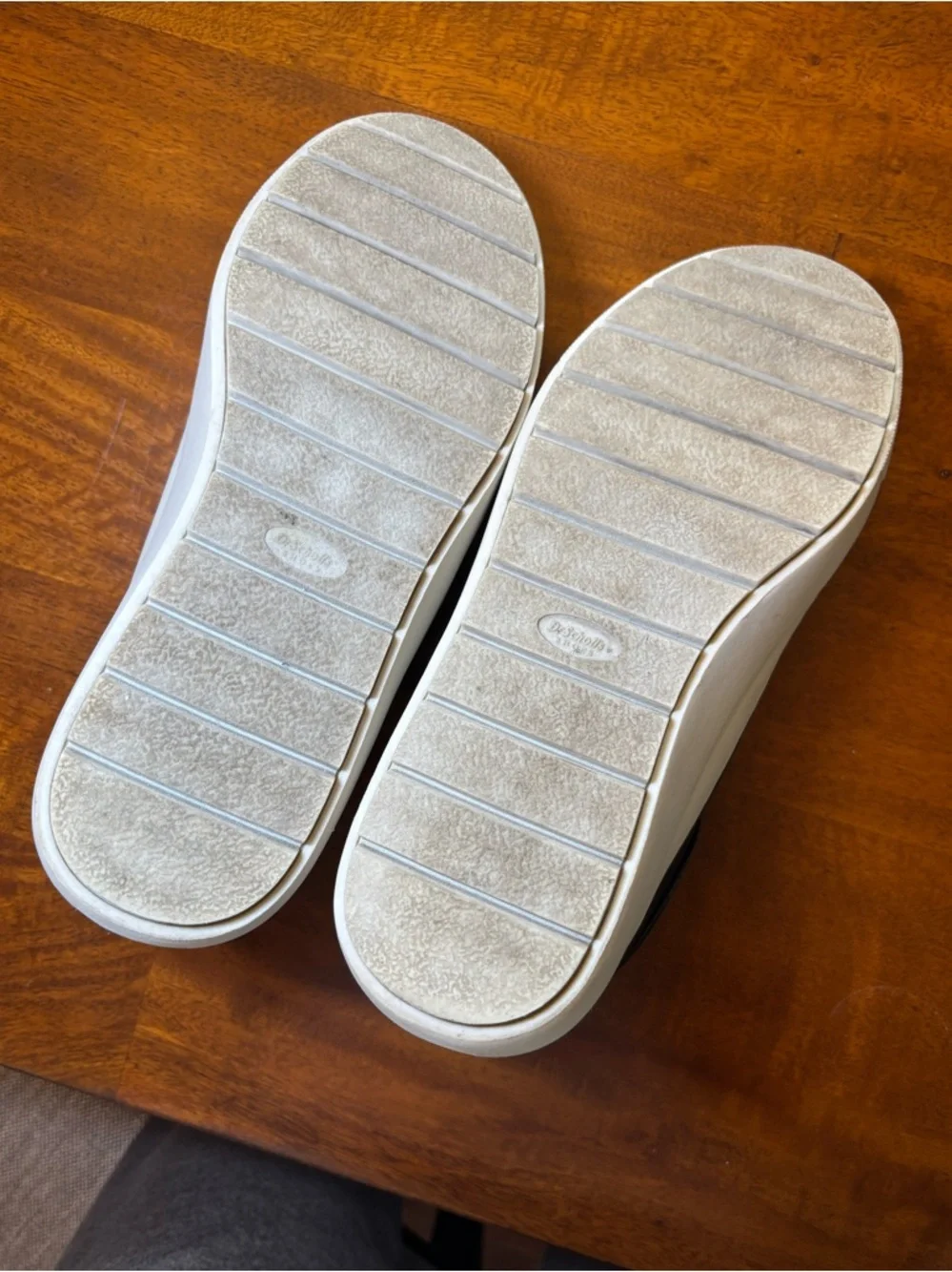Dr. Scholls low top